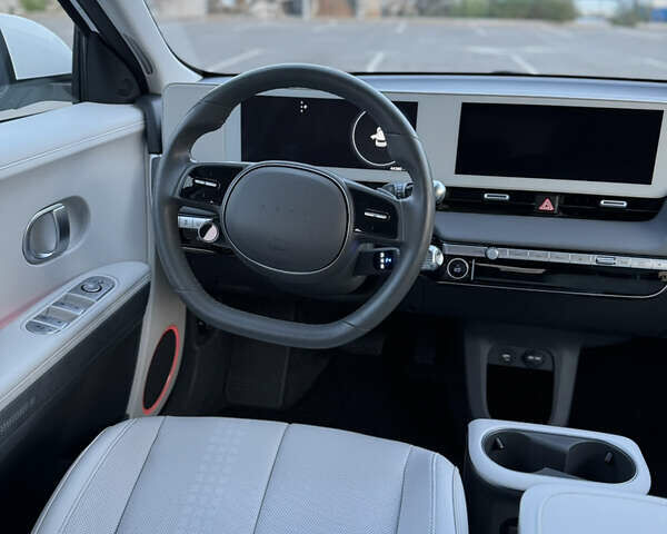 Белый Хендай Ioniq 5, объемом двигателя 0 л и пробегом 44 тыс. км за 26400 $, фото 17 на Automoto.ua