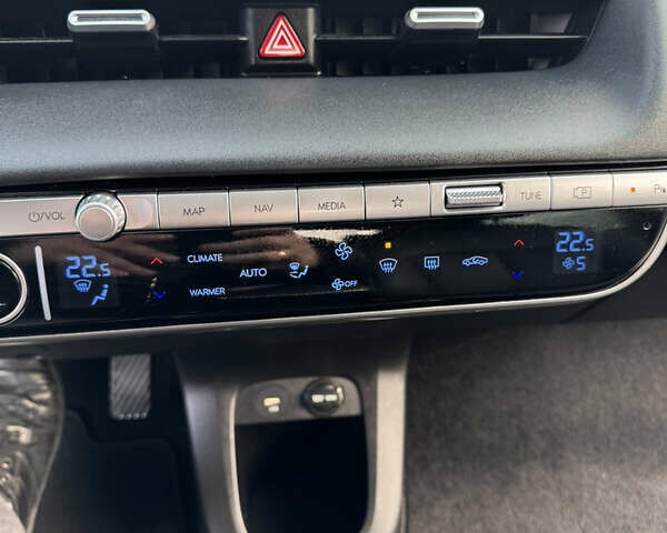 Белый Хендай Ioniq 5, объемом двигателя 0 л и пробегом 17 тыс. км за 24500 $, фото 6 на Automoto.ua