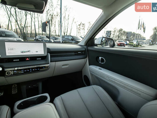 Белый Хендай Ioniq 5, объемом двигателя 0 л и пробегом 32 тыс. км за 34200 $, фото 13 на Automoto.ua