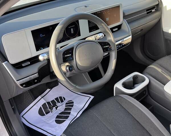 Білий Хендай Ioniq 5, об'ємом двигуна 0 л та пробігом 68 тис. км за 23600 $, фото 6 на Automoto.ua