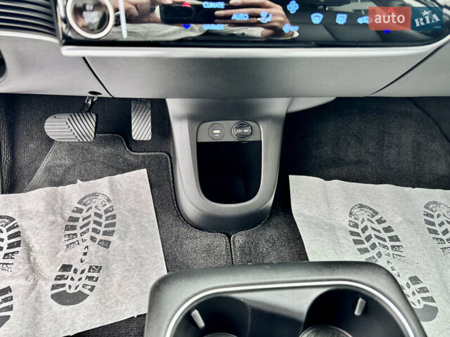 Белый Хендай Ioniq 5, объемом двигателя 0 л и пробегом 42 тыс. км за 29999 $, фото 57 на Automoto.ua