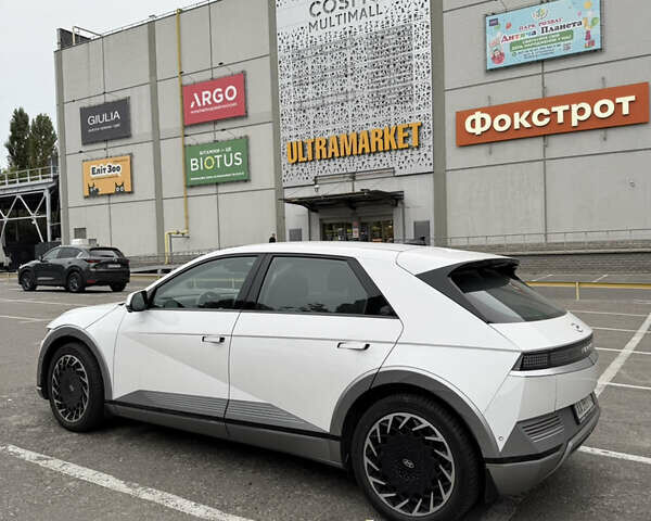 Белый Хендай Ioniq 5, объемом двигателя 0 л и пробегом 50 тыс. км за 28800 $, фото 9 на Automoto.ua