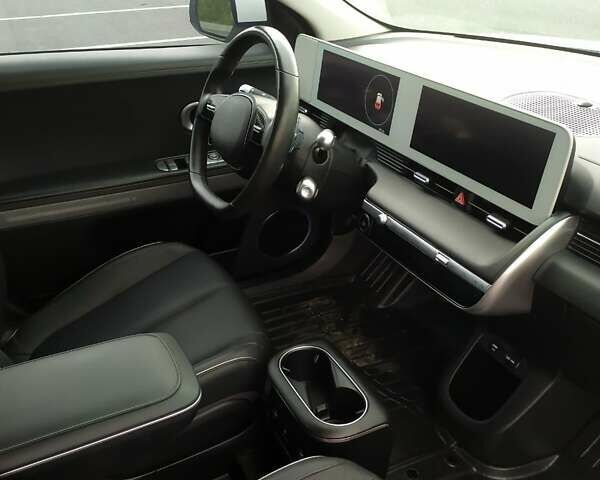 Белый Хендай Ioniq 5, объемом двигателя 0 л и пробегом 50 тыс. км за 25200 $, фото 4 на Automoto.ua