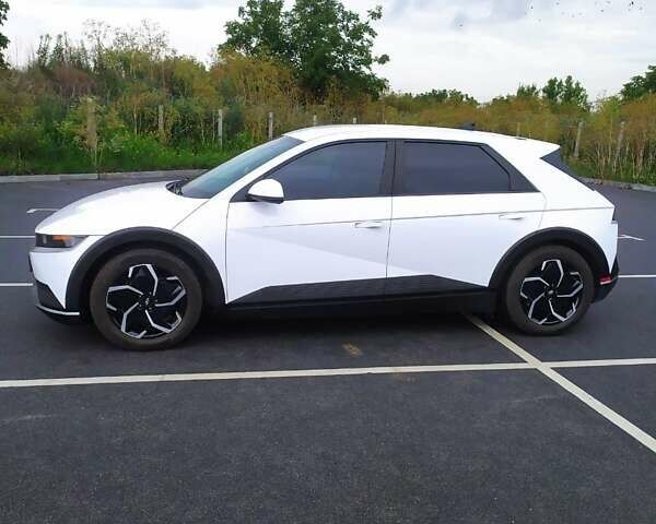 Белый Хендай Ioniq 5, объемом двигателя 0 л и пробегом 50 тыс. км за 25200 $, фото 7 на Automoto.ua