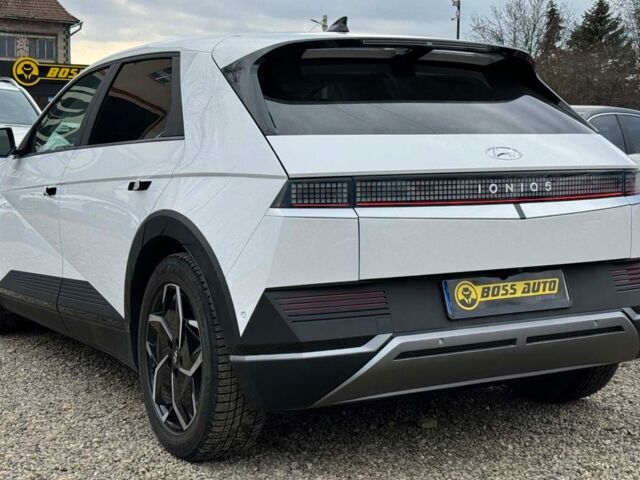 Белый Хендай Ioniq 5, объемом двигателя 77 л и пробегом 50 тыс. км за 29999 $, фото 3 на Automoto.ua