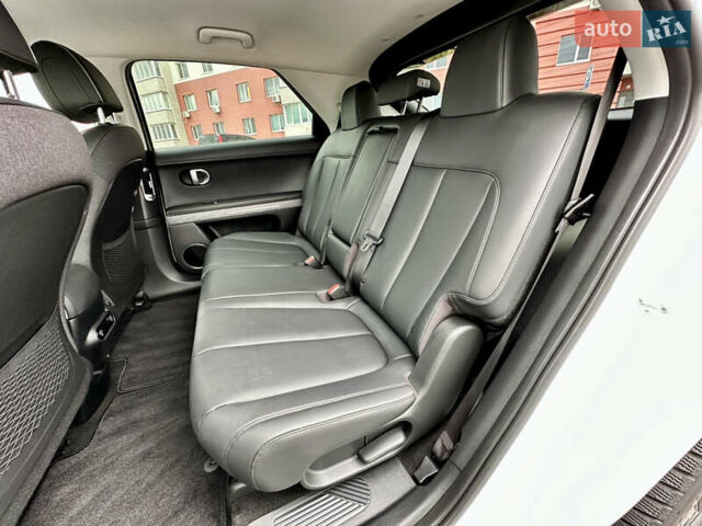 Белый Хендай Ioniq 5, объемом двигателя 0 л и пробегом 42 тыс. км за 29999 $, фото 64 на Automoto.ua