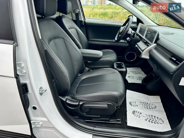 Белый Хендай Ioniq 5, объемом двигателя 0 л и пробегом 42 тыс. км за 29999 $, фото 77 на Automoto.ua