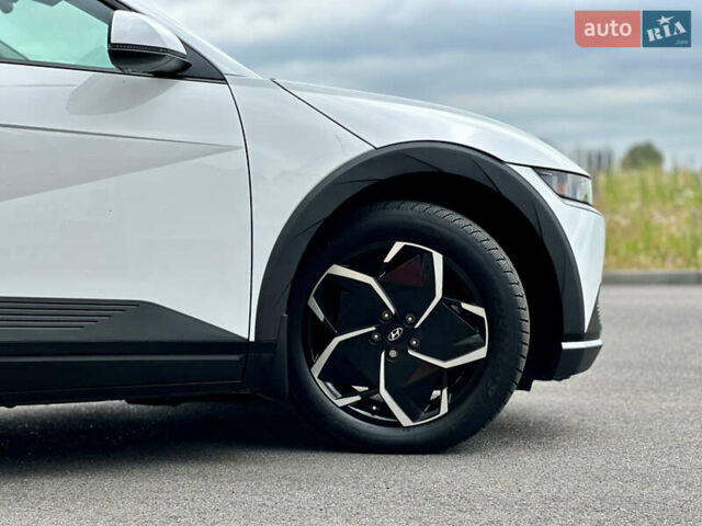 Белый Хендай Ioniq 5, объемом двигателя 0 л и пробегом 42 тыс. км за 29999 $, фото 10 на Automoto.ua