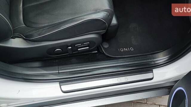 Белый Хендай Ioniq 5, объемом двигателя 0 л и пробегом 178 тыс. км за 23300 $, фото 41 на Automoto.ua