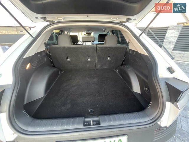 Белый Хендай Ioniq 5, объемом двигателя 0 л и пробегом 96 тыс. км за 22500 $, фото 13 на Automoto.ua