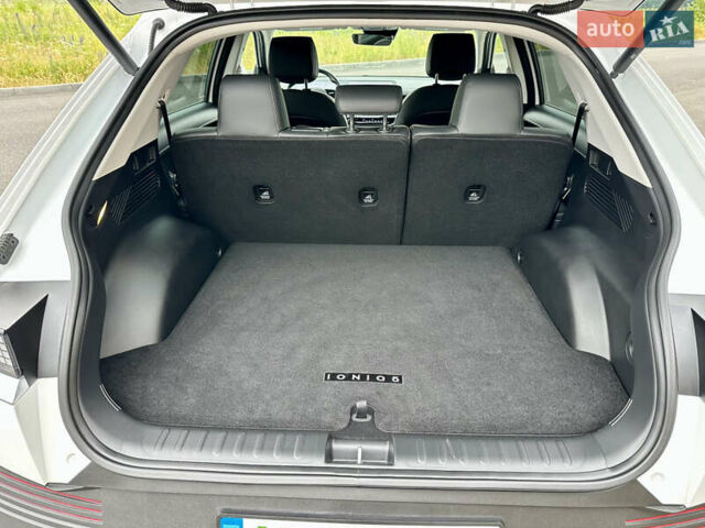 Белый Хендай Ioniq 5, объемом двигателя 0 л и пробегом 42 тыс. км за 29999 $, фото 31 на Automoto.ua