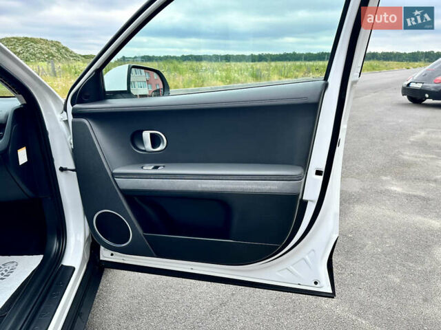 Белый Хендай Ioniq 5, объемом двигателя 0 л и пробегом 42 тыс. км за 29999 $, фото 75 на Automoto.ua