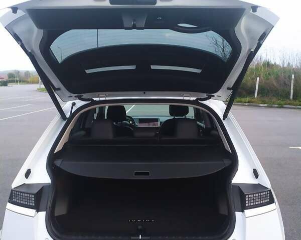 Белый Хендай Ioniq 5, объемом двигателя 0 л и пробегом 81 тыс. км за 23900 $, фото 36 на Automoto.ua
