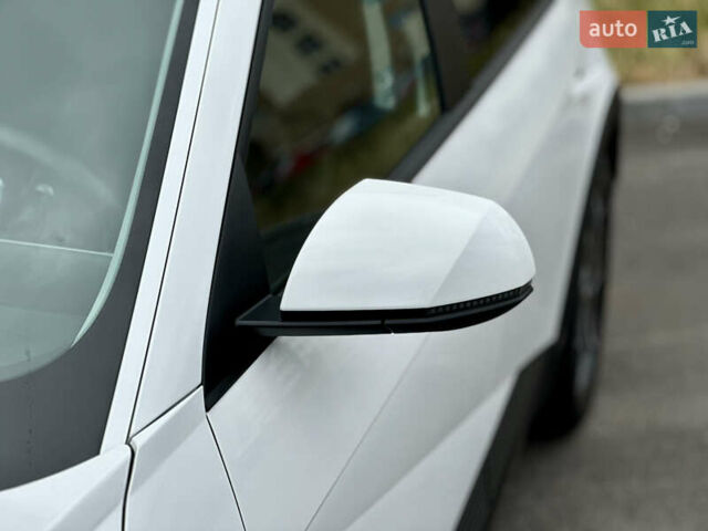 Белый Хендай Ioniq 5, объемом двигателя 0 л и пробегом 42 тыс. км за 29999 $, фото 6 на Automoto.ua