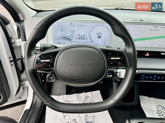 Белый Хендай Ioniq 5, объемом двигателя 0 л и пробегом 42 тыс. км за 29999 $, фото 51 на Automoto.ua