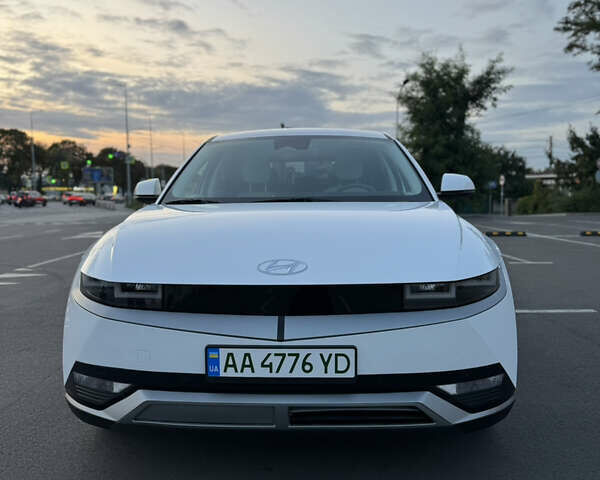 Белый Хендай Ioniq 5, объемом двигателя 0 л и пробегом 44 тыс. км за 26400 $, фото 11 на Automoto.ua