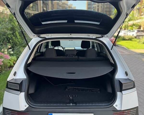 Белый Хендай Ioniq 5, объемом двигателя 0 л и пробегом 47 тыс. км за 26900 $, фото 12 на Automoto.ua