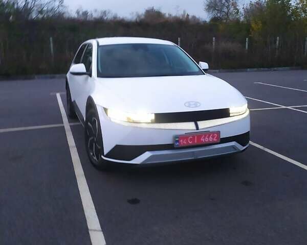Белый Хендай Ioniq 5, объемом двигателя 0 л и пробегом 81 тыс. км за 23900 $, фото 2 на Automoto.ua