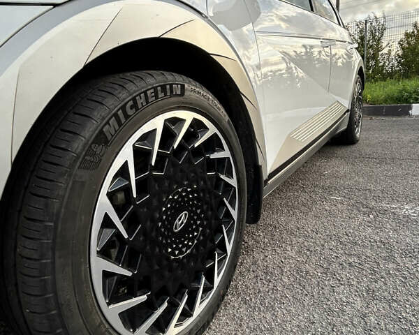 Белый Хендай Ioniq 5, объемом двигателя 0 л и пробегом 70 тыс. км за 25700 $, фото 42 на Automoto.ua