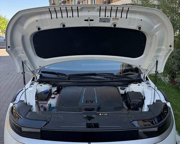 Белый Хендай Ioniq 5, объемом двигателя 0 л и пробегом 47 тыс. км за 26900 $, фото 22 на Automoto.ua