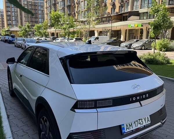Белый Хендай Ioniq 5, объемом двигателя 0 л и пробегом 47 тыс. км за 26900 $, фото 3 на Automoto.ua