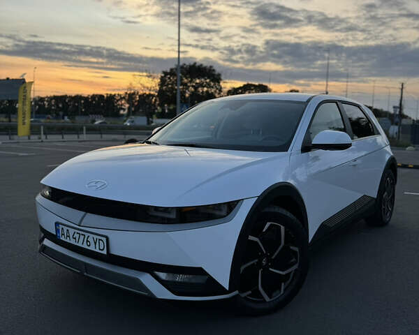 Белый Хендай Ioniq 5, объемом двигателя 0 л и пробегом 44 тыс. км за 26400 $, фото 5 на Automoto.ua