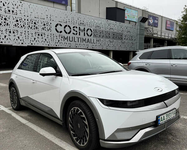 Белый Хендай Ioniq 5, объемом двигателя 0 л и пробегом 50 тыс. км за 28800 $, фото 4 на Automoto.ua