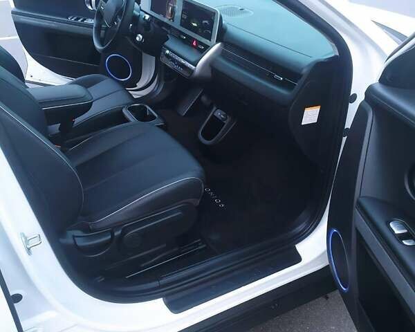 Белый Хендай Ioniq 5, объемом двигателя 0 л и пробегом 81 тыс. км за 23900 $, фото 29 на Automoto.ua