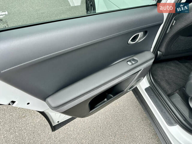 Белый Хендай Ioniq 5, объемом двигателя 0 л и пробегом 42 тыс. км за 29999 $, фото 62 на Automoto.ua