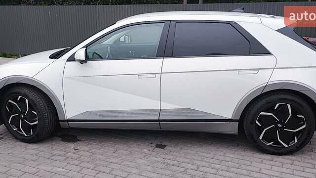 Белый Хендай Ioniq 5, объемом двигателя 0 л и пробегом 178 тыс. км за 23300 $, фото 1 на Automoto.ua