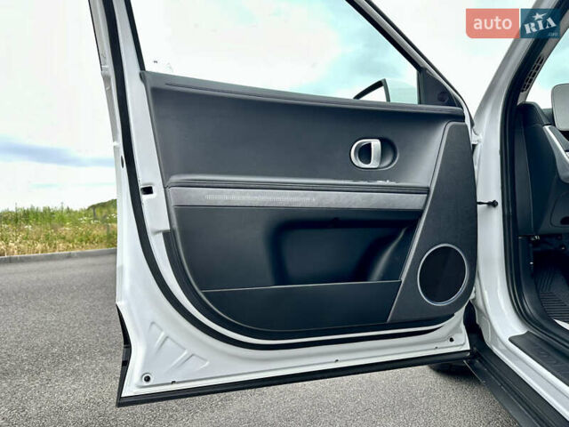 Белый Хендай Ioniq 5, объемом двигателя 0 л и пробегом 42 тыс. км за 29999 $, фото 38 на Automoto.ua