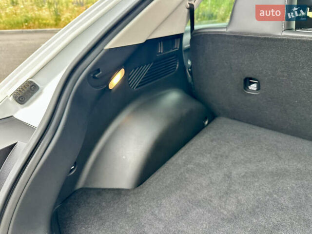 Белый Хендай Ioniq 5, объемом двигателя 0 л и пробегом 42 тыс. км за 29500 $, фото 29 на Automoto.ua