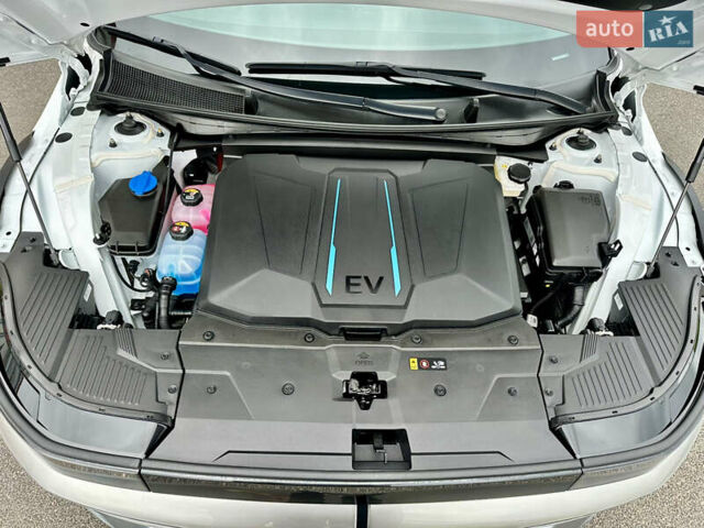 Белый Хендай Ioniq 5, объемом двигателя 0 л и пробегом 42 тыс. км за 29500 $, фото 57 на Automoto.ua