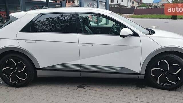 Белый Хендай Ioniq 5, объемом двигателя 0 л и пробегом 178 тыс. км за 23300 $, фото 2 на Automoto.ua