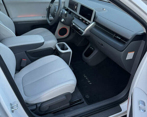Белый Хендай Ioniq 5, объемом двигателя 0 л и пробегом 44 тыс. км за 26400 $, фото 20 на Automoto.ua