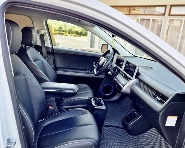 Белый Хендай Ioniq 5, объемом двигателя 0 л и пробегом 22 тыс. км за 25900 $, фото 57 на Automoto.ua