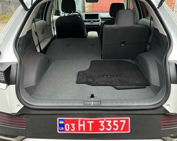 Белый Хендай Ioniq 5, объемом двигателя 0 л и пробегом 54 тыс. км за 18900 $, фото 8 на Automoto.ua