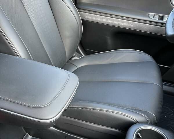 Белый Хендай Ioniq 5, объемом двигателя 0 л и пробегом 28 тыс. км за 26999 $, фото 28 на Automoto.ua