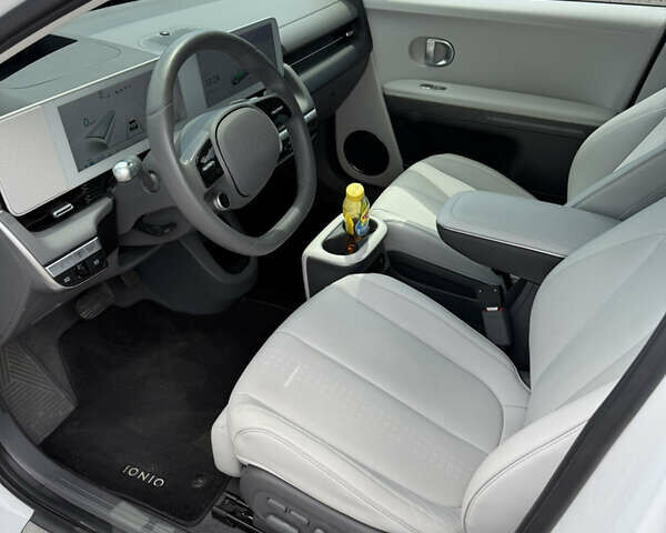 Белый Хендай Ioniq 5, объемом двигателя 0 л и пробегом 28 тыс. км за 33500 $, фото 8 на Automoto.ua