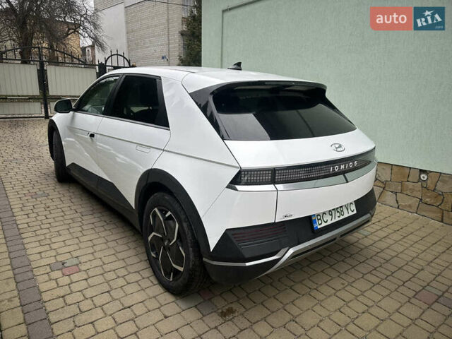 Белый Хендай Ioniq 5, объемом двигателя 0 л и пробегом 84 тыс. км за 23200 $, фото 7 на Automoto.ua