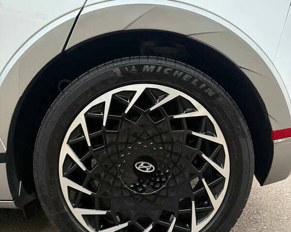 Белый Хендай Ioniq 5, объемом двигателя 0 л и пробегом 33 тыс. км за 33999 $, фото 13 на Automoto.ua
