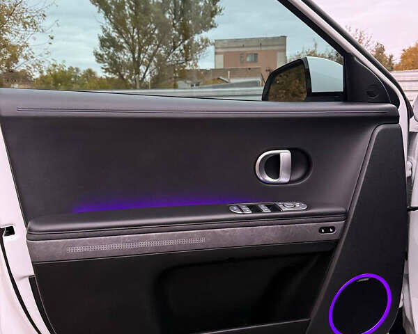 Белый Хендай Ioniq 5, объемом двигателя 0 л и пробегом 33 тыс. км за 33999 $, фото 17 на Automoto.ua