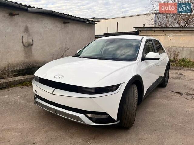 Белый Хендай Ioniq 5, объемом двигателя 0 л и пробегом 54 тыс. км за 18900 $, фото 1 на Automoto.ua
