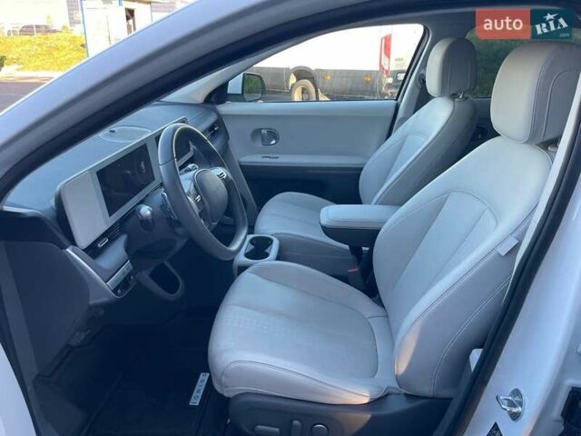 Белый Хендай Ioniq 5, объемом двигателя 0 л и пробегом 35 тыс. км за 23400 $, фото 8 на Automoto.ua