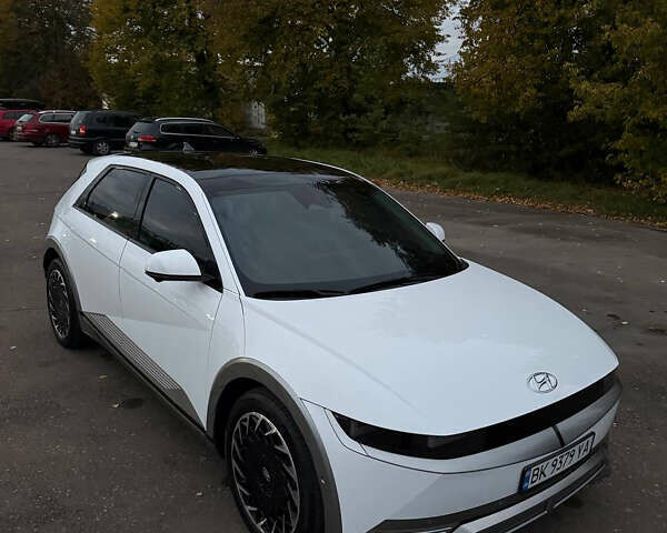 Белый Хендай Ioniq 5, объемом двигателя 0 л и пробегом 33 тыс. км за 33999 $, фото 1 на Automoto.ua