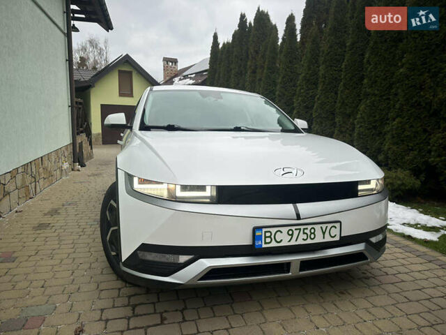 Белый Хендай Ioniq 5, объемом двигателя 0 л и пробегом 84 тыс. км за 23200 $, фото 2 на Automoto.ua