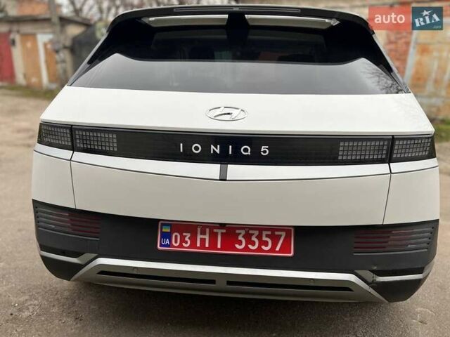 Белый Хендай Ioniq 5, объемом двигателя 0 л и пробегом 54 тыс. км за 18900 $, фото 6 на Automoto.ua