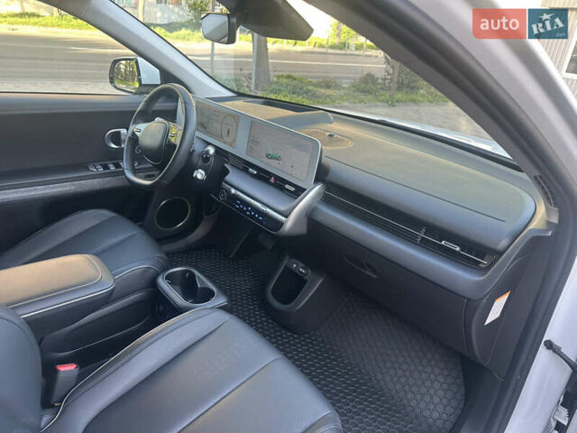 Белый Хендай Ioniq 5, объемом двигателя 0 л и пробегом 28 тыс. км за 31900 $, фото 83 на Automoto.ua