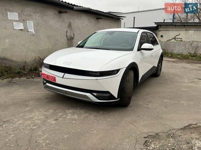 Белый Хендай Ioniq 5, объемом двигателя 0 л и пробегом 54 тыс. км за 18900 $, фото 3 на Automoto.ua