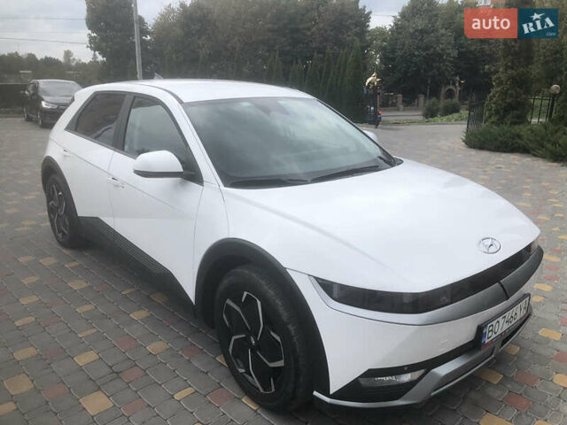 Белый Хендай Ioniq 5, объемом двигателя 0 л и пробегом 30 тыс. км за 26700 $, фото 2 на Automoto.ua